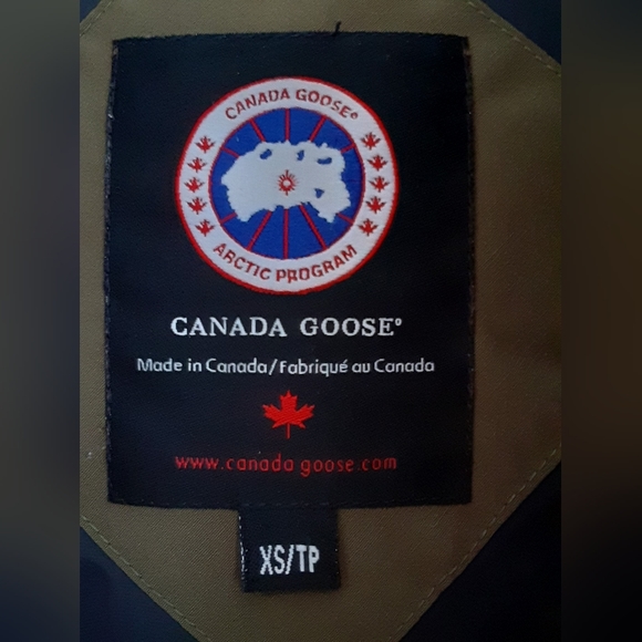 Canada Goose Chilliwack, sz XS, Military Green - Picture 5 of 10